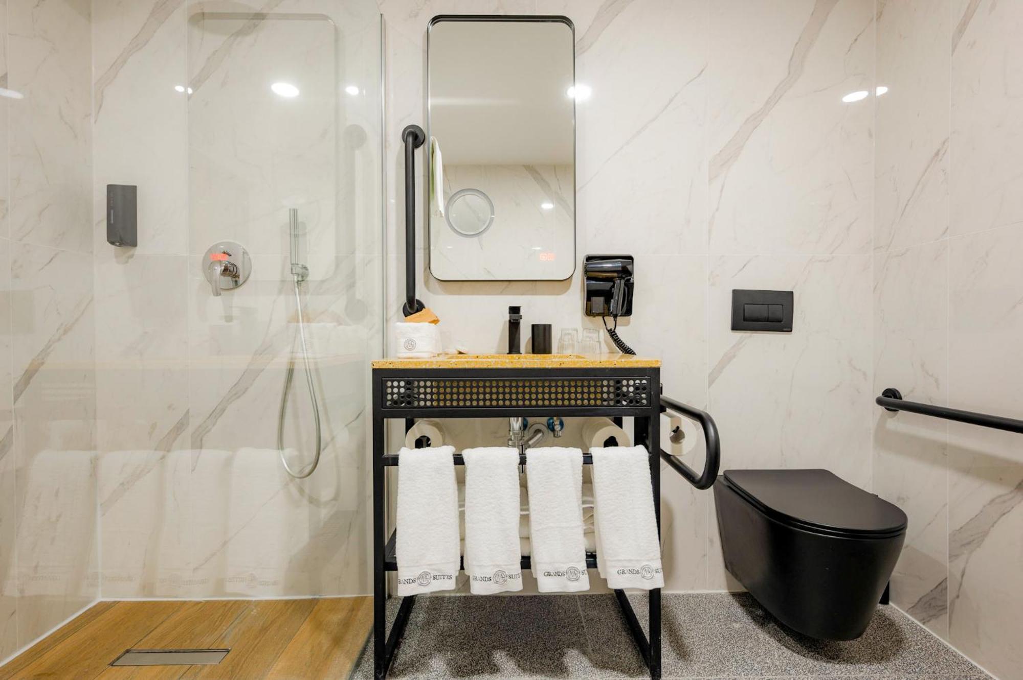 Grands Suites Hotel Residences And Spa Gzira Esterno foto